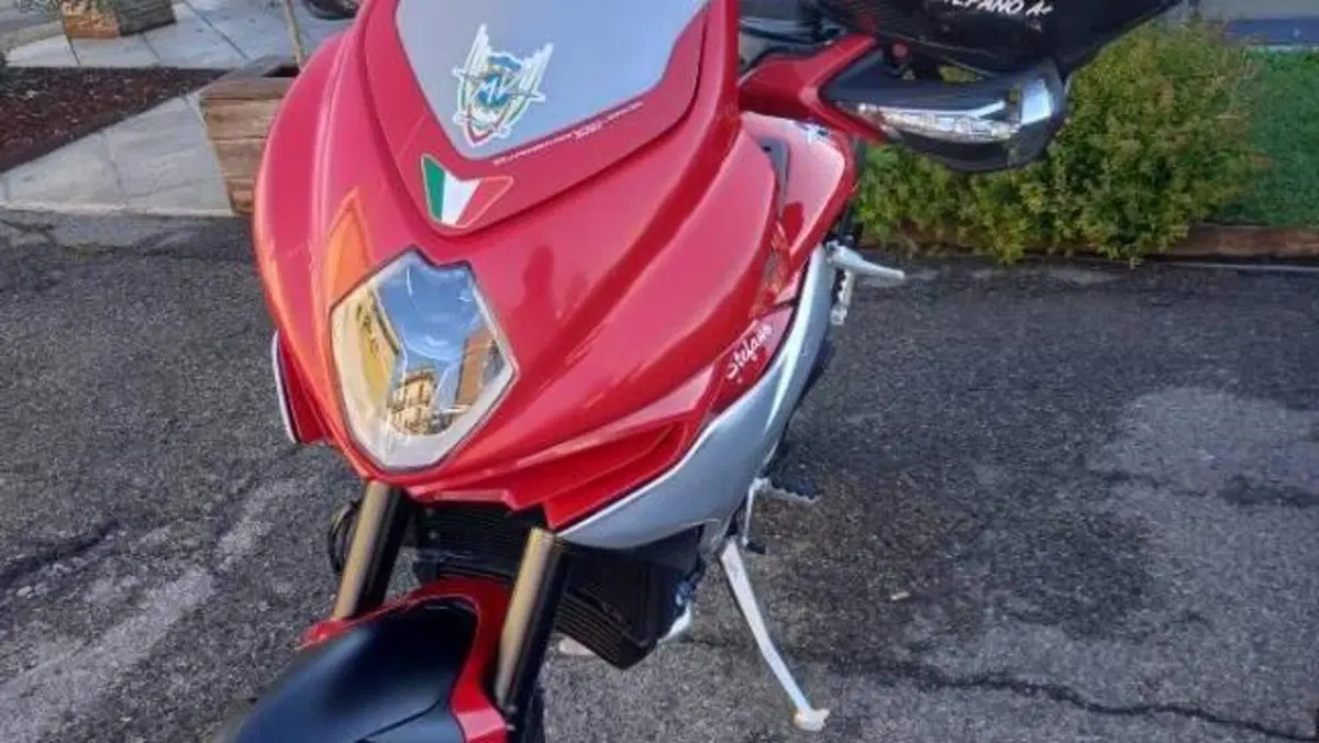 MV Agusta Turismo Veloce 800 (2014 - 16)  (2)