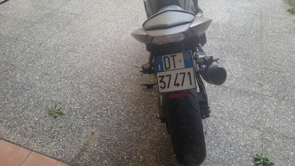 Kawasaki Z 750 R (2011 - 14)  (8)