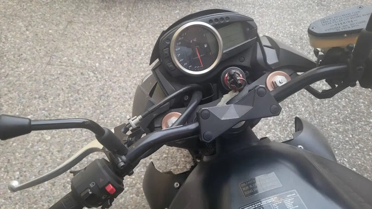 Kawasaki Z 750 R (2011 - 14)  (9)