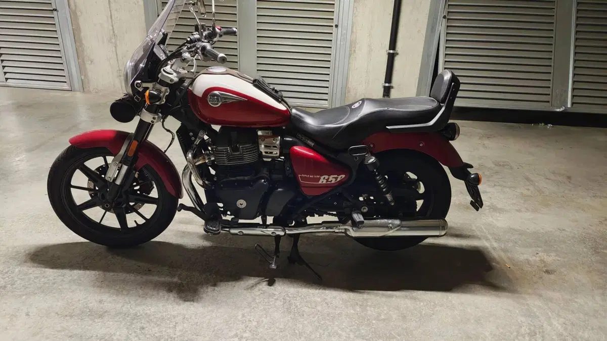 Royal Enfield Super Meteor 650 (2023 - 26)  (3)