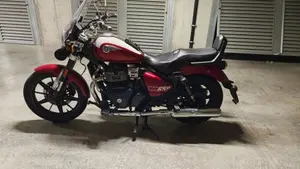 Royal Enfield Super Meteor 650 (2023 - 26)  (3)