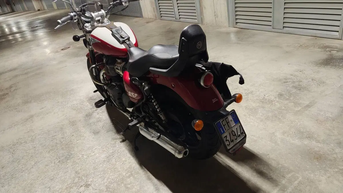 Royal Enfield Super Meteor 650 (2023 - 26)  (5)