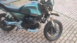 Moto Guzzi V85 TT (2021 - 23)  (3)