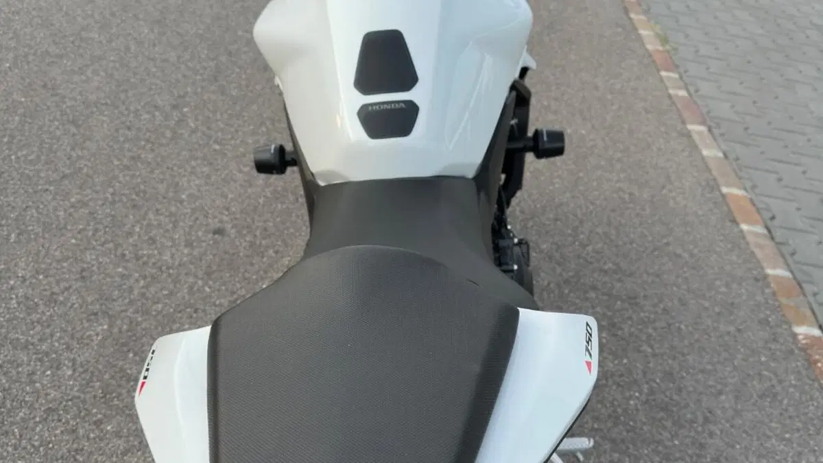 Honda CB 750 Hornet (2023 - 24)  (4)