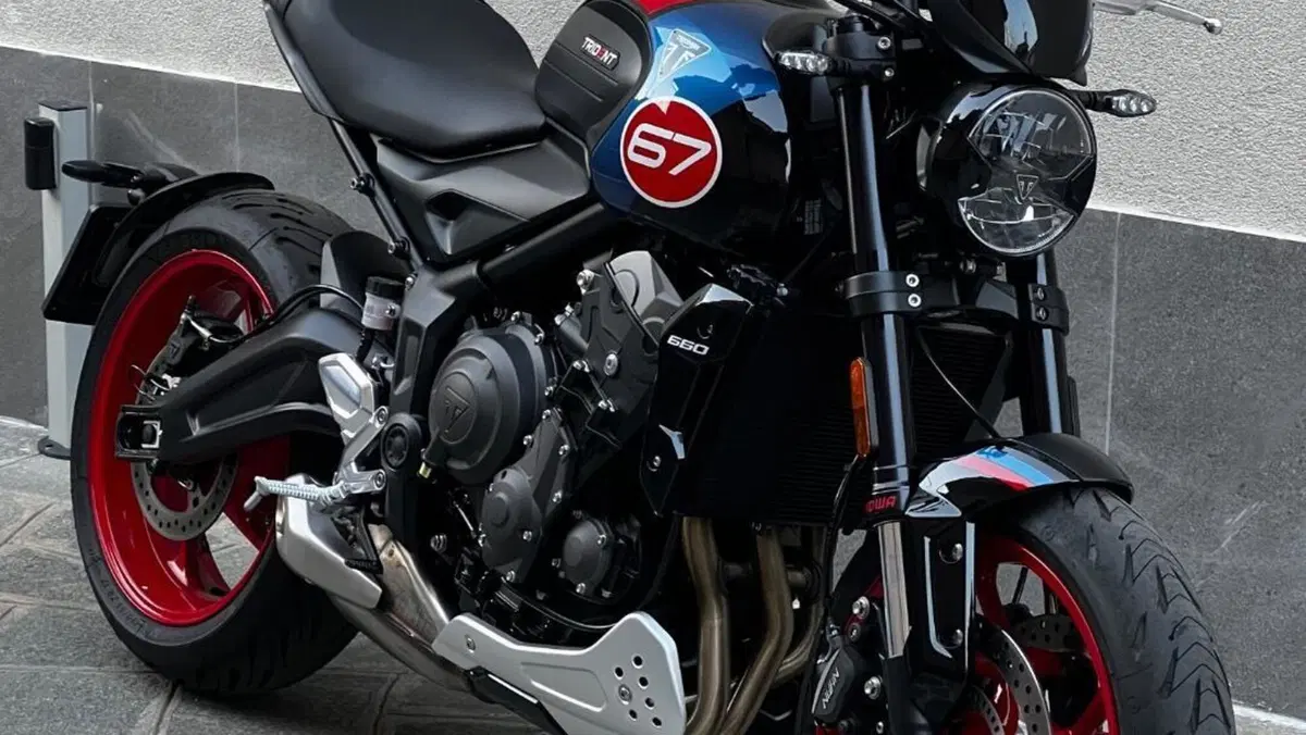 Triumph Trident 660 Triple Tribute Edition (2025 - 26)  (2)