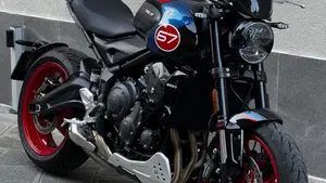 Triumph Trident 660 Triple Tribute Edition (2025 - 26)  (2)
