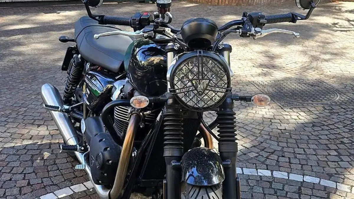 Triumph Speed Twin 900 Stealth Edition (2024)  (3)