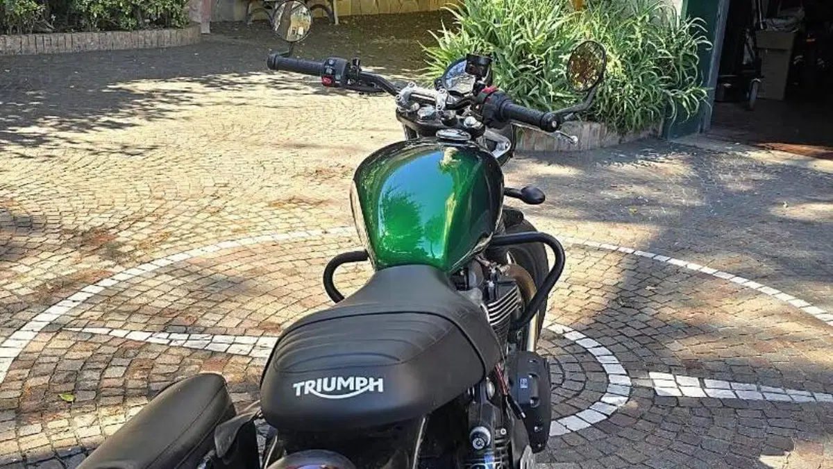 Triumph Speed Twin 900 Stealth Edition (2024)  (5)