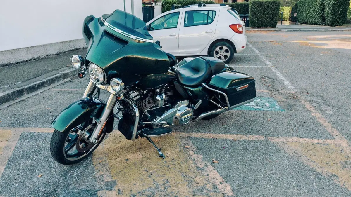 Harley-Davidson 107 Street Glide (2017 - 19) - FLHX  (3)