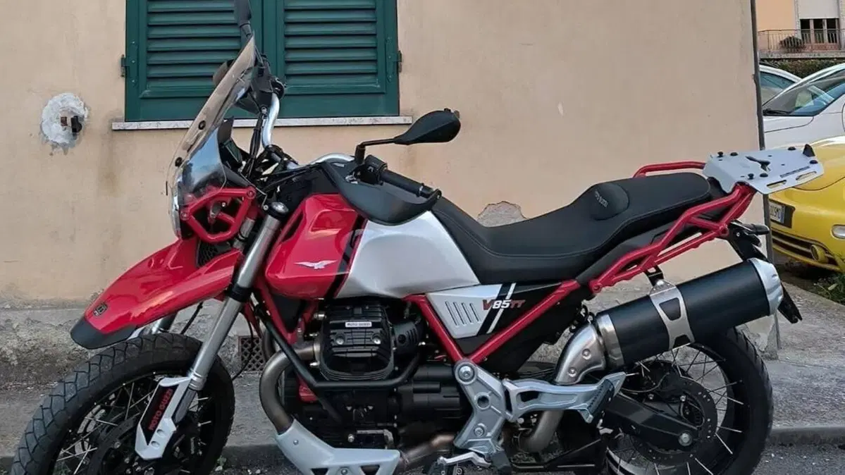 Moto Guzzi V85 TT Centenario (2021 - 22) 