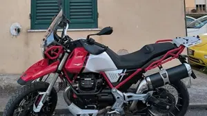 Moto Guzzi V85 TT Centenario (2021 - 22) 