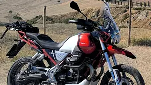 Moto Guzzi V85 TT Centenario (2021 - 22)  (2)