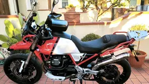 Moto Guzzi V85 TT Centenario (2021 - 22)  (3)