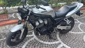 Yamaha FZS 600 Fazer (1998 - 01)  (2)