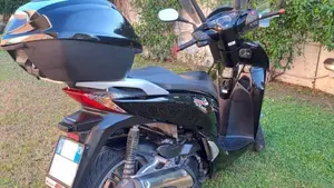 Honda SH 300 i ABS (2016 - 20)  (2)