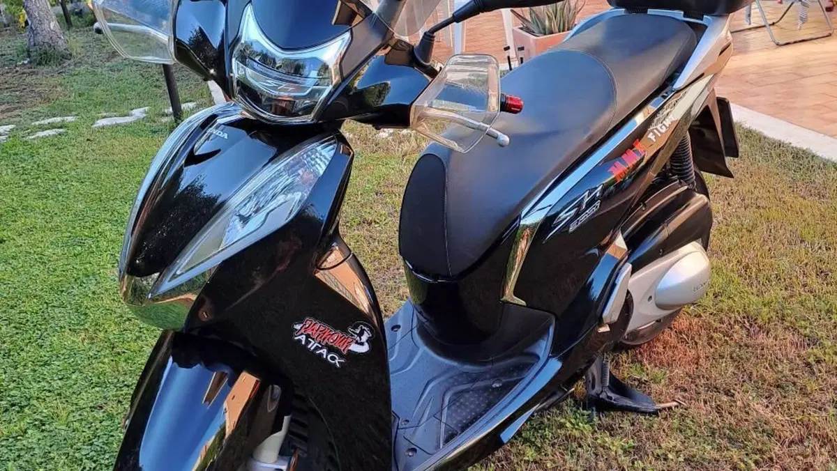 Honda SH 300 i ABS (2016 - 20)  (4)