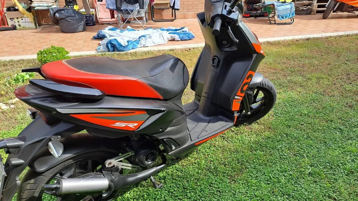 Aprilia SR 50 Motard 2T (2018 - 20)  (2)