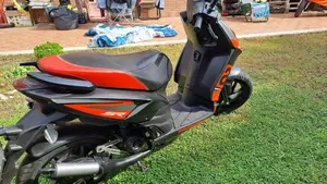 Aprilia SR 50 Motard 2T (2018 - 20)  (2)