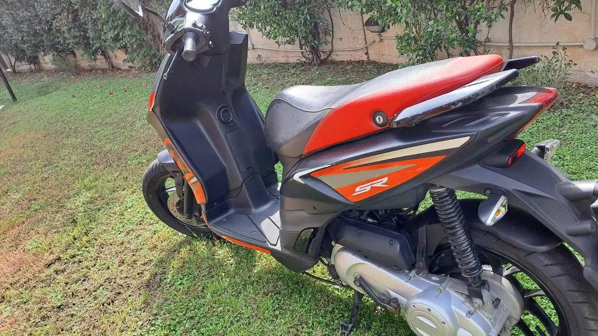 Aprilia SR 50 Motard 2T (2018 - 20)  (3)