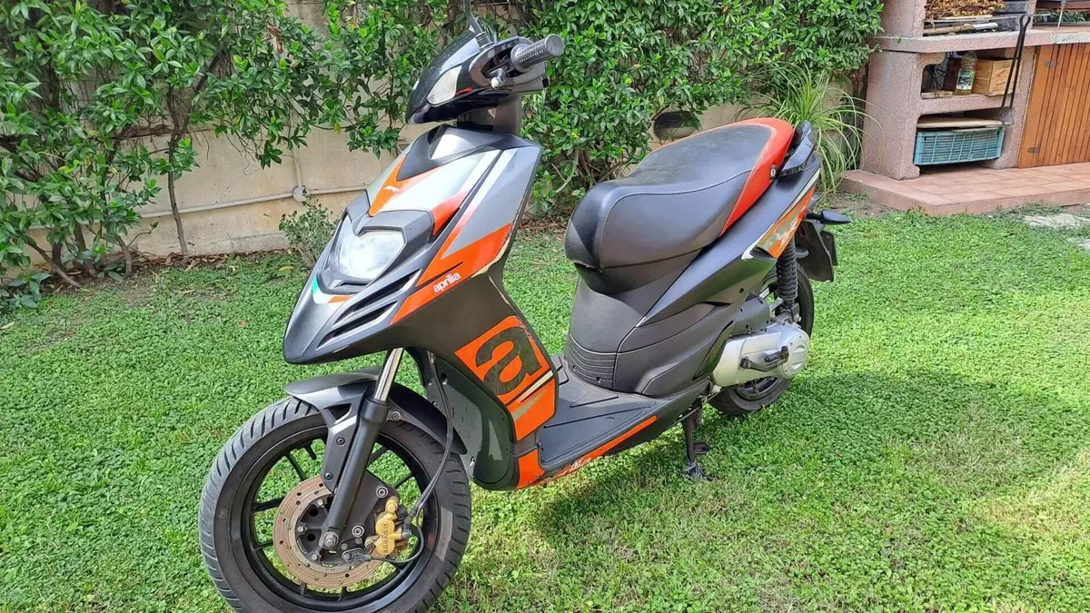 Aprilia SR 50 Motard 2T (2018 - 20)  (5)