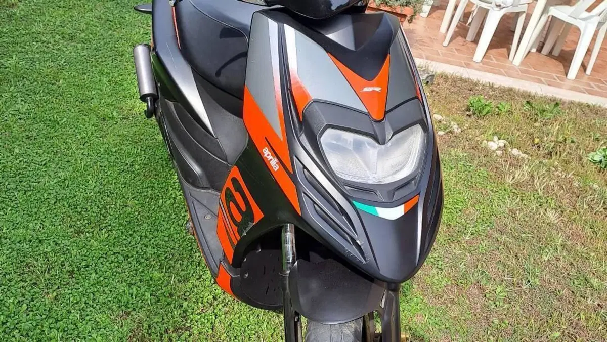 Aprilia SR 50 Motard 2T (2018 - 20)  (6)