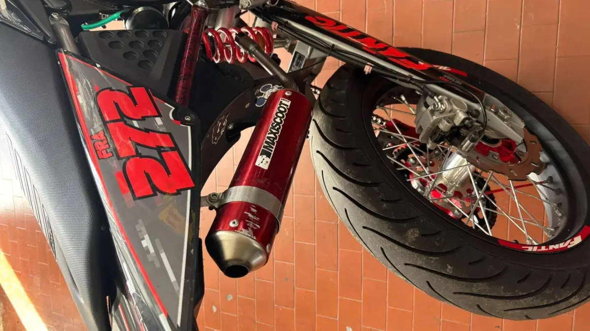 Fantic Motor Motard 50 Performance 2t (2020)  (2)