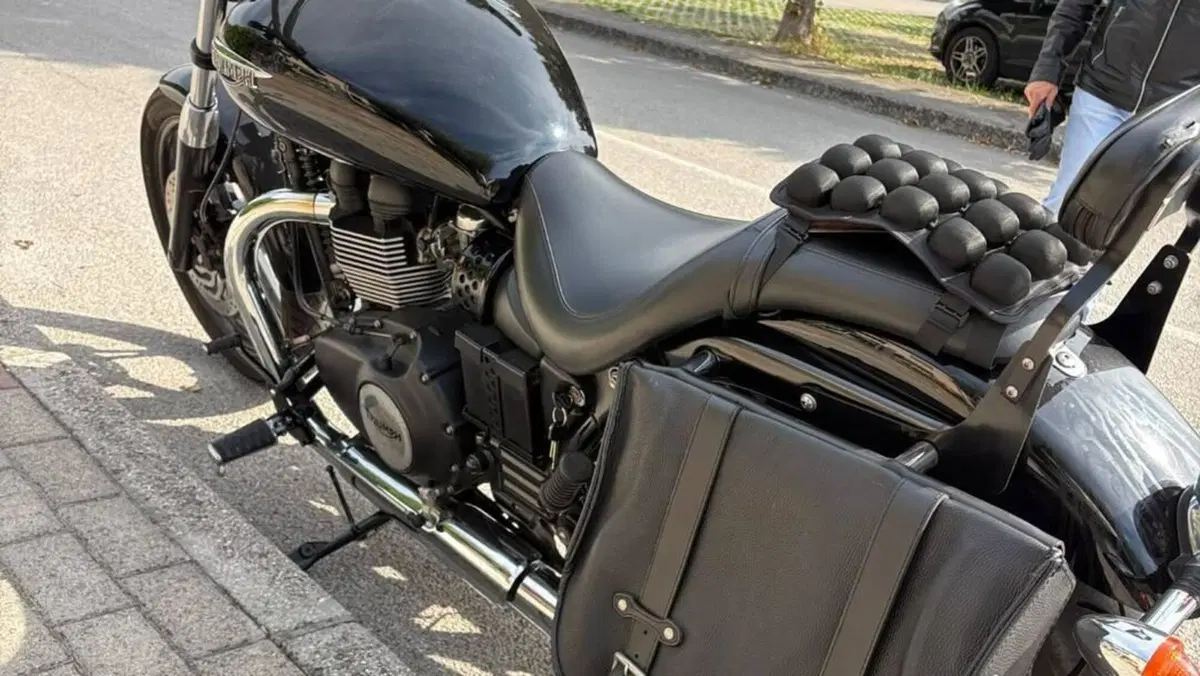 Triumph Speedmaster 865 (2010 - 17)  (5)