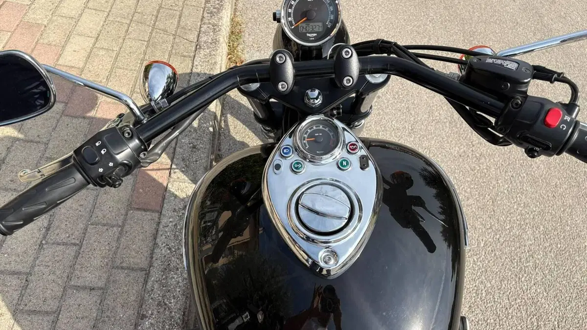Triumph Speedmaster 865 (2010 - 17)  (8)