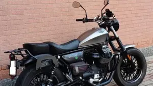 Moto Guzzi V9 Bobber (2018 - 20)  (2)
