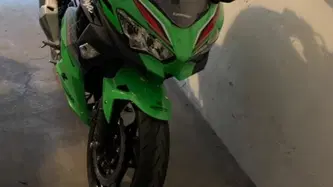 Kawasaki Ninja 400 (2023) usata