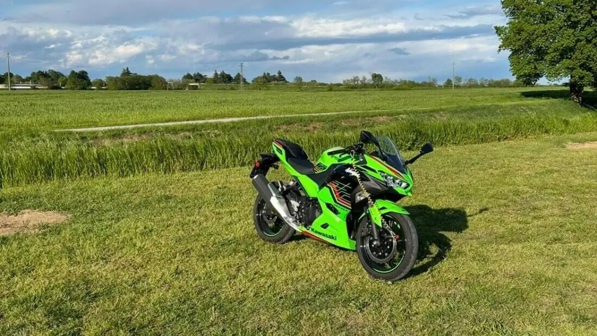 Kawasaki Ninja 400 (2023)  (2)