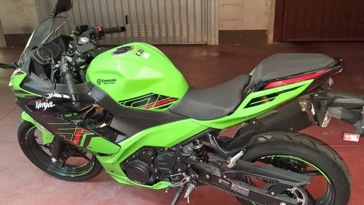 Kawasaki Ninja 400 (2023)  (4)