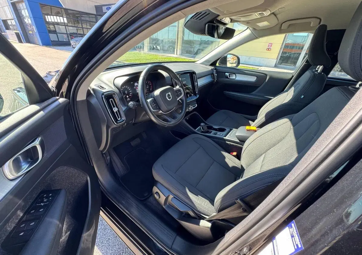 Volvo XC40 T2 Geartronic Momentum Pro (11)