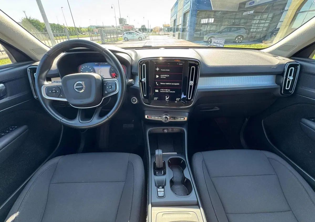 Volvo XC40 T2 Geartronic Momentum Pro (14)