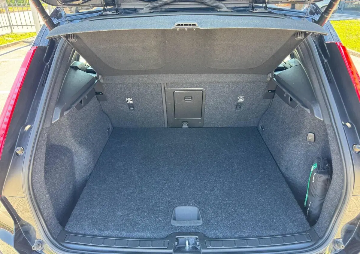 Volvo XC40 T2 Geartronic Momentum Pro (6)