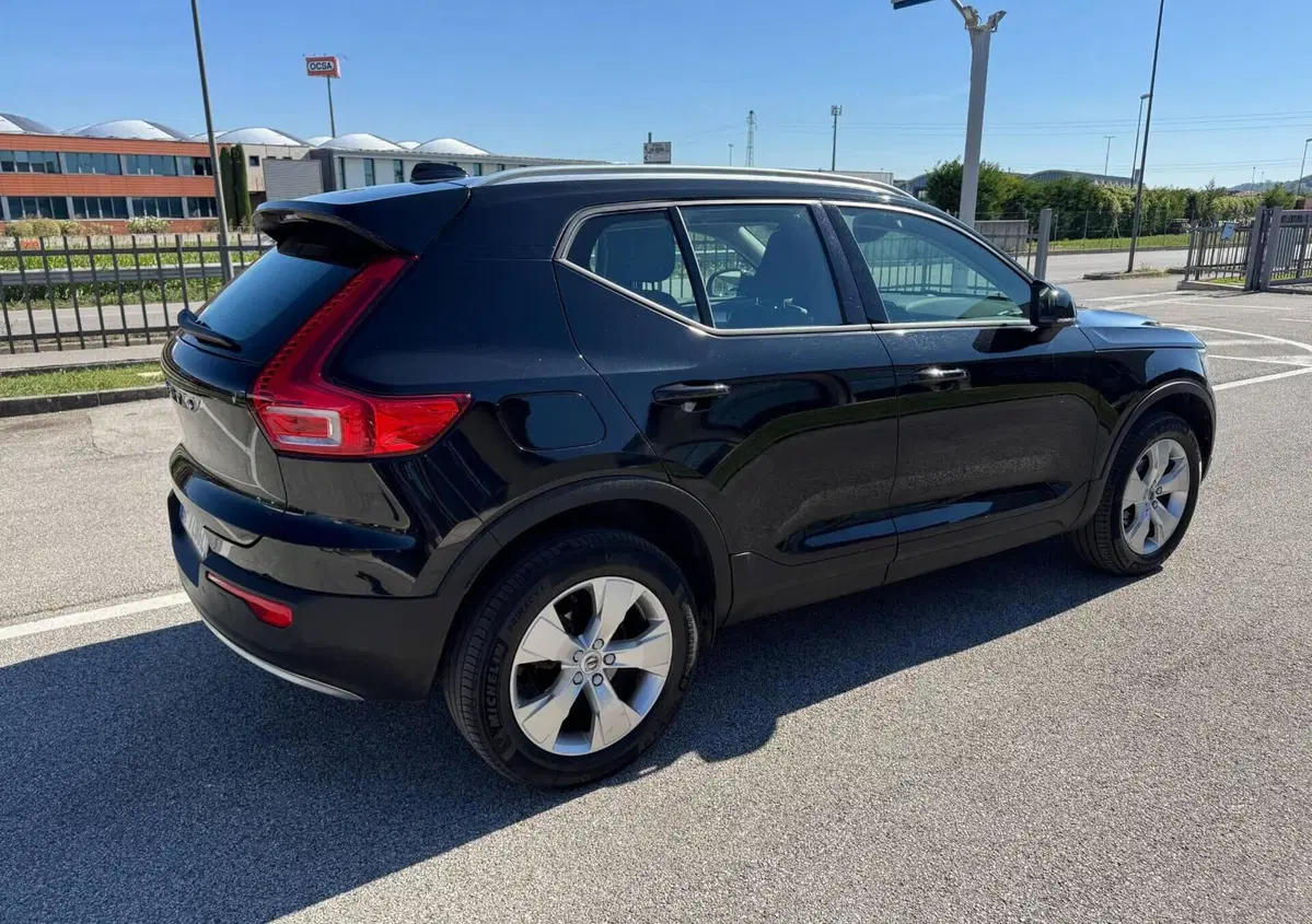 Volvo XC40 T2 Geartronic Momentum Pro (3)