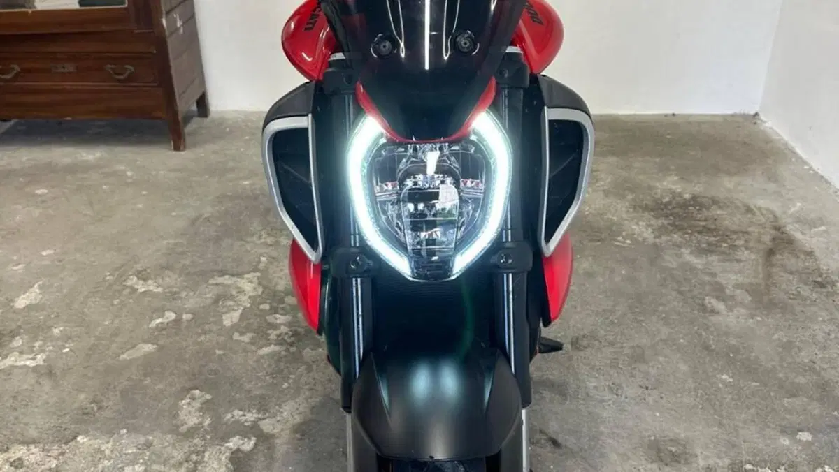 Ducati Diavel V4 (2023 - 26)  (2)