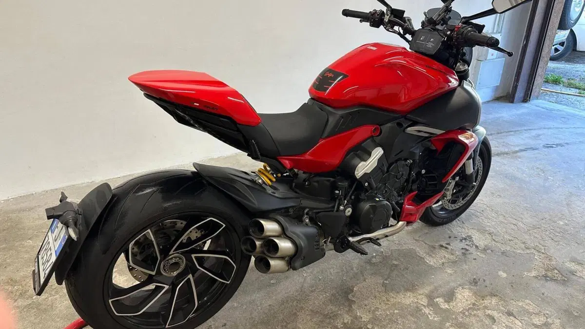 Ducati Diavel V4 (2023 - 26)  (4)