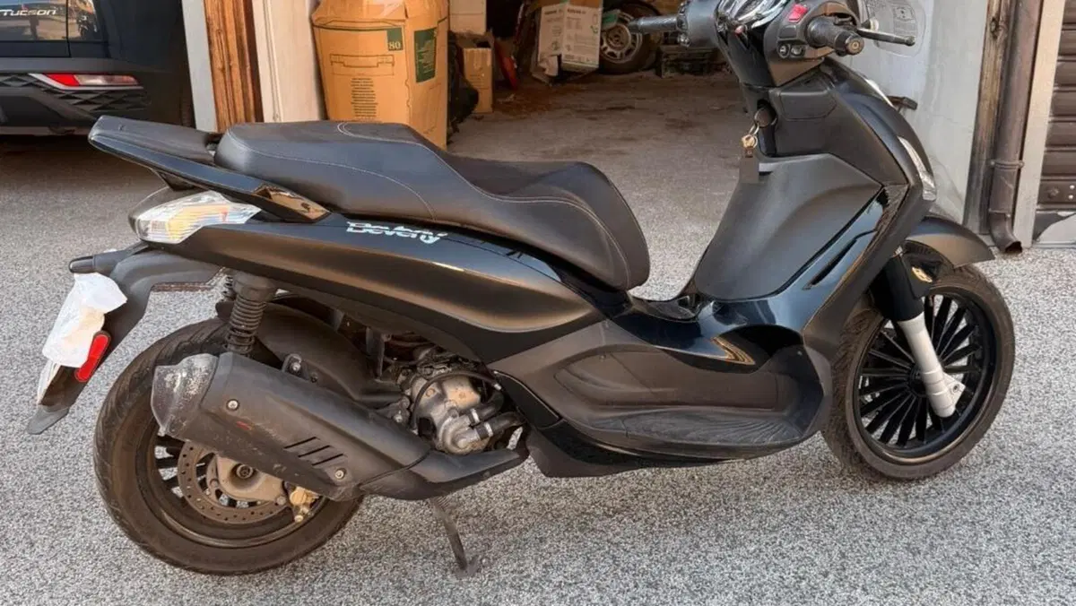 Piaggio Beverly 300 i.e. ABS-ASR (2016 - 20)  (2)