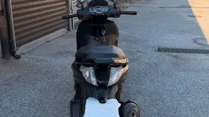 Piaggio Beverly 300 i.e. ABS-ASR (2016 - 20)  (4)