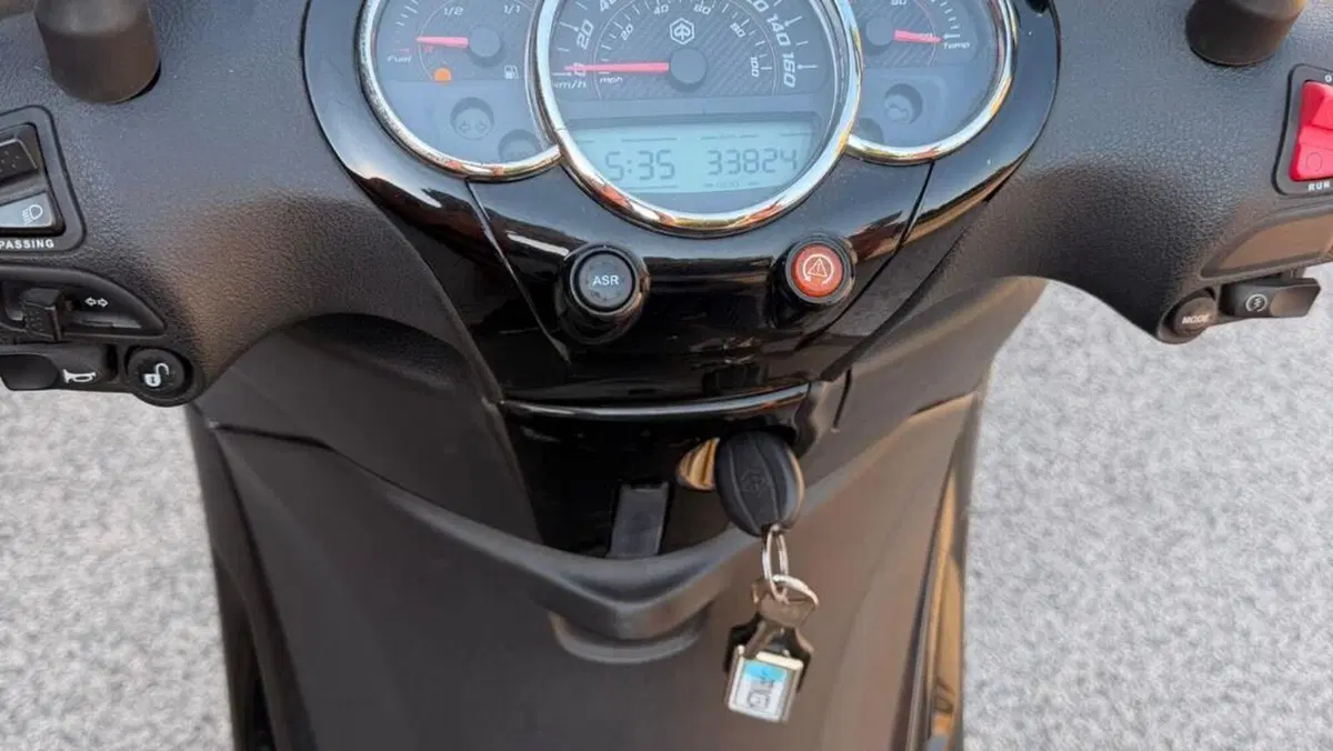 Piaggio Beverly 300 i.e. ABS-ASR (2016 - 20)  (5)