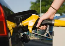 Diesel tradizionale, conto alla rovescia: in un anno ha perso quattro auto su dieci
