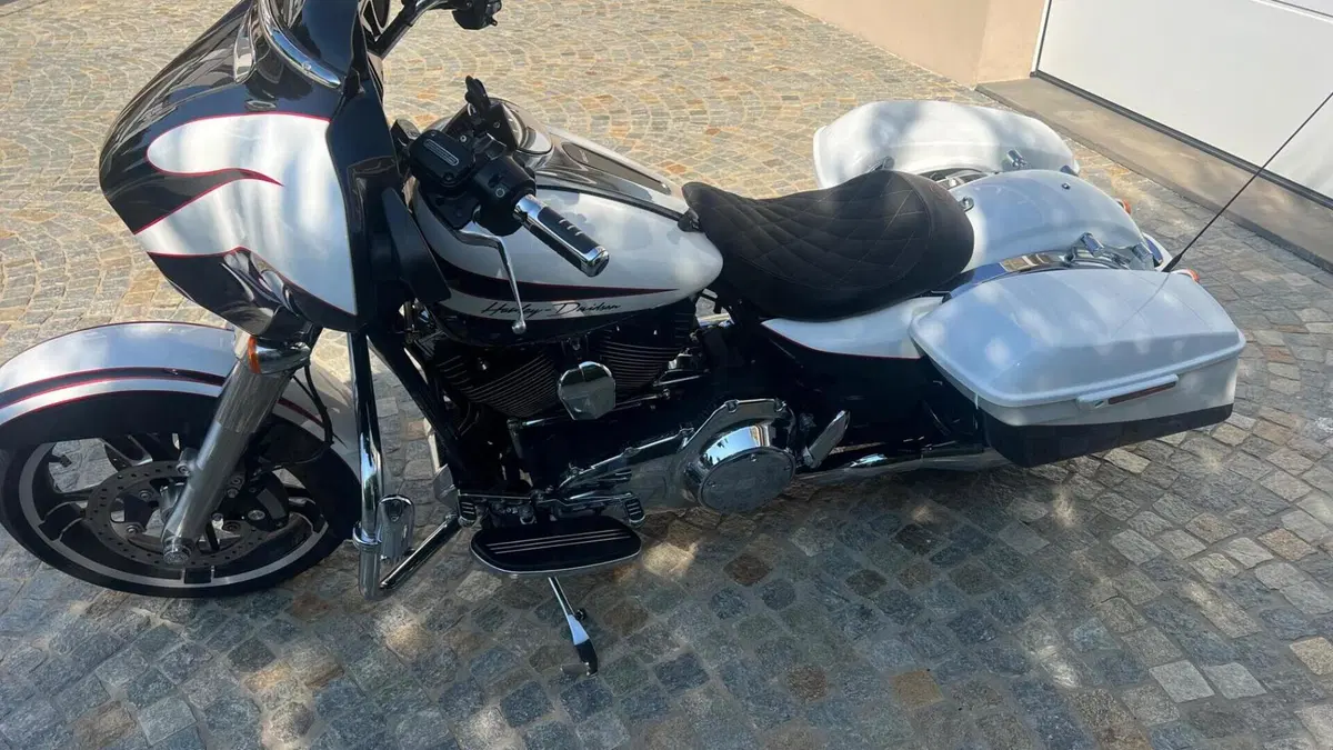 Harley-Davidson 1690 Street Glide Special (2014 - 16) - FLHX  (5)