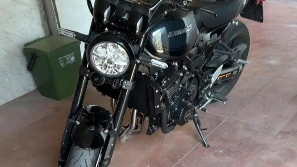 Kawasaki Z 900 RS Black Ball Edition (2026 - 27)  (3)
