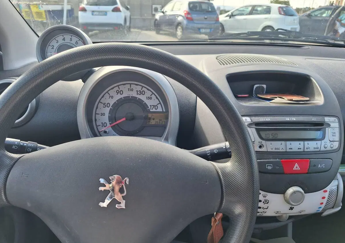 Peugeot 107 68CV 5p. Plaisir (2)