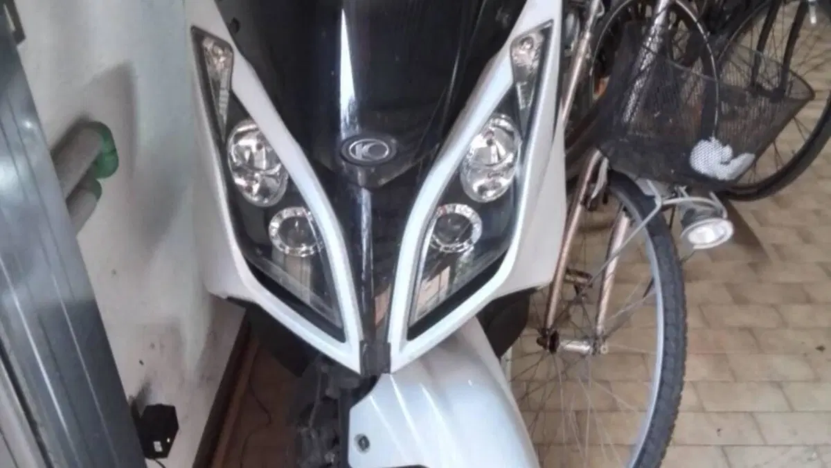 Kymco Downtown 300i (2009 - 17) 