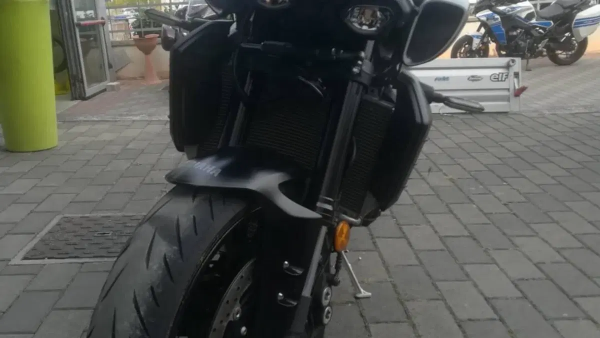 Yamaha MT-10 (2022 - 26)  (2)
