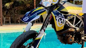 Husqvarna 701 Supermoto (2017 - 19)  (3)