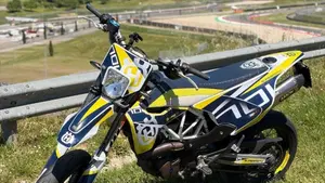 Husqvarna 701 Supermoto (2017 - 19)  (4)