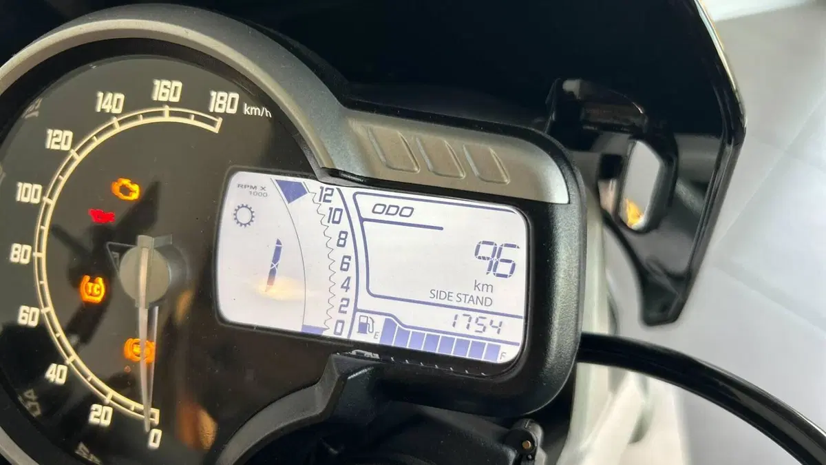 Triumph Tracker 400 (2026)  (5)
